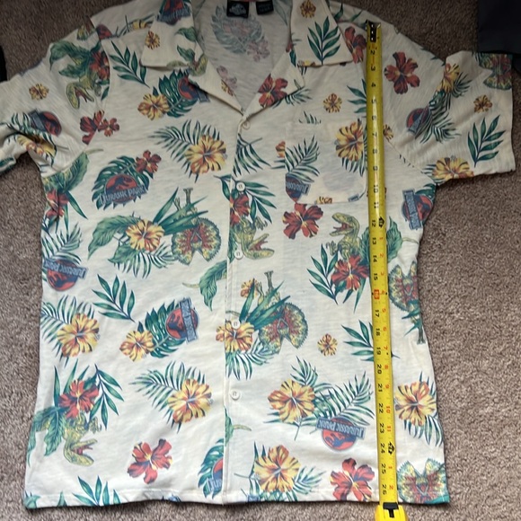 Men’s size large Jurassic World button up, dress shirt - Picture 6 of 7